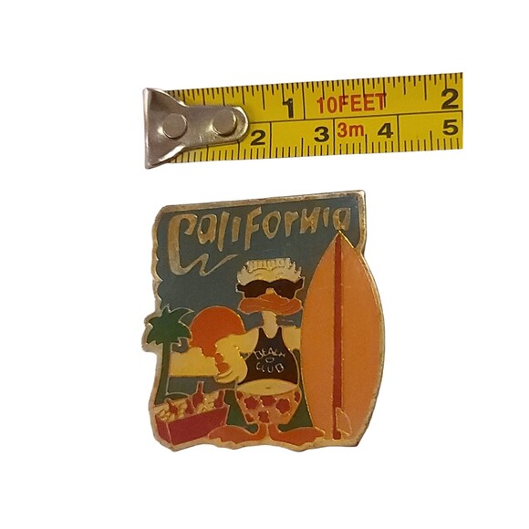 Vintage Gift Creations Inc California Duck Beach Club Enamel Gold Tone Magnet - Picture 3 of 3